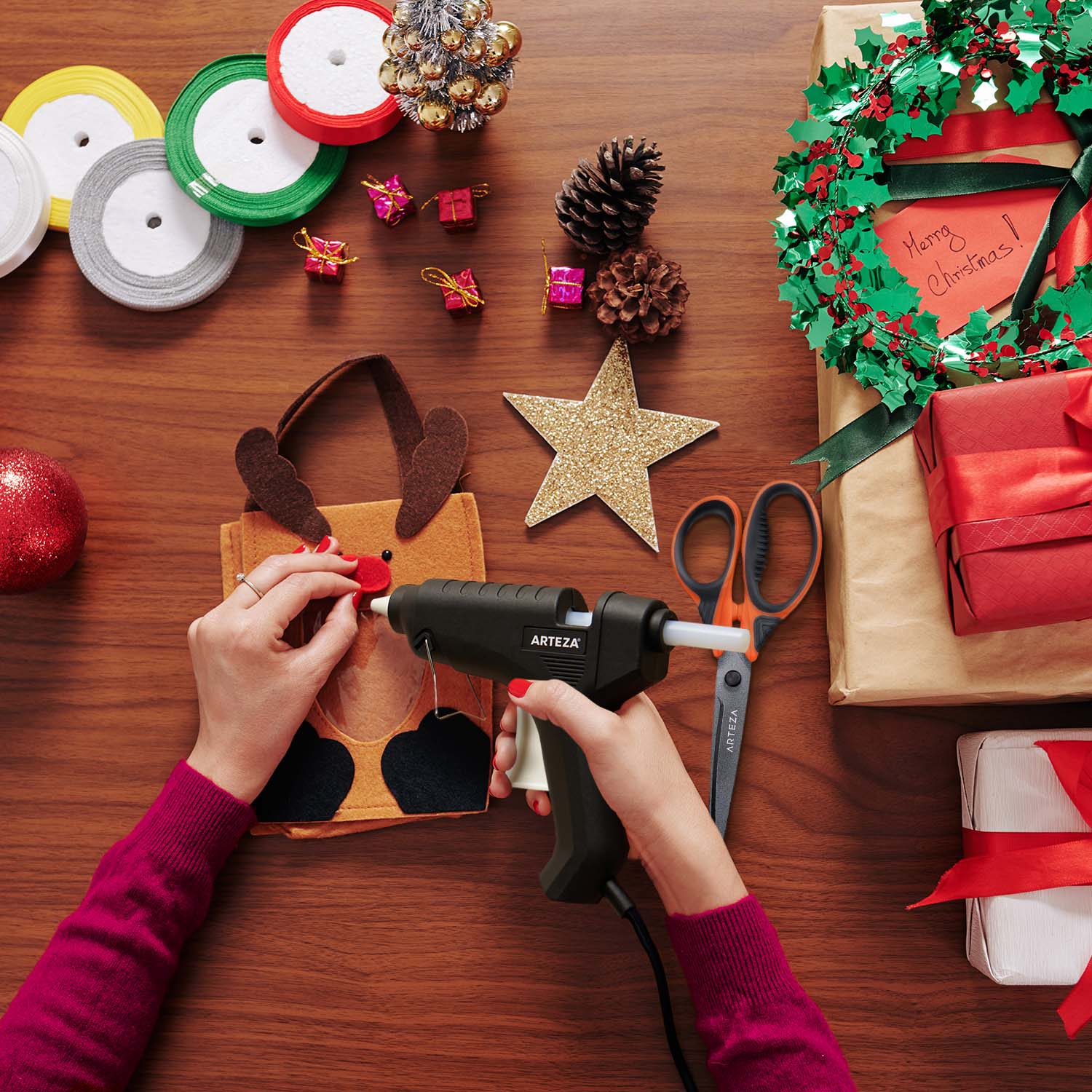 Funny Christmas gift idea with Printable - A girl and a glue gun